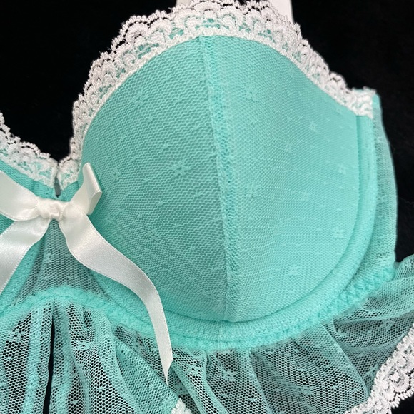 36B /M Vs Victoria’s Secret Sexy little things Mint Ruffles bra/Garter Skirt set - Picture 11 of 15